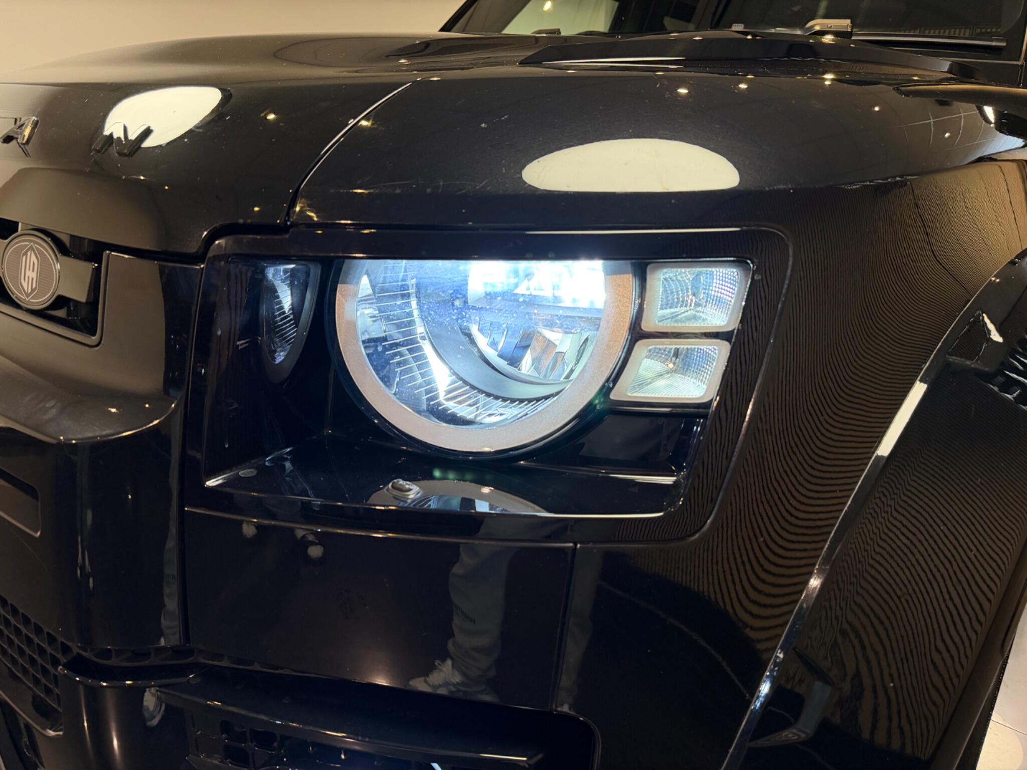 Land Rover Defender 110